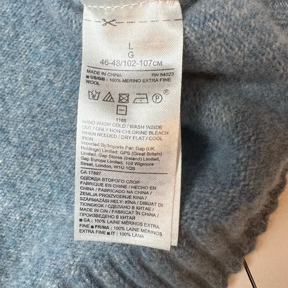 Banana Republic Men's Size Large Blue Extra Fine Merino Wool Gifting Sweater